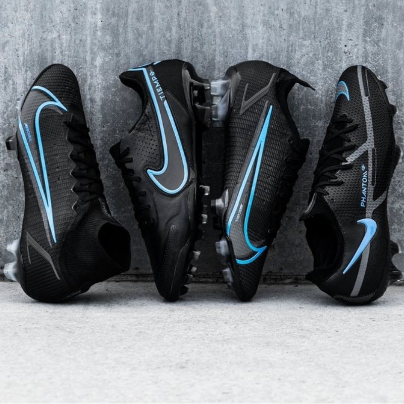 Giày bóng đá Nike Black Pack 